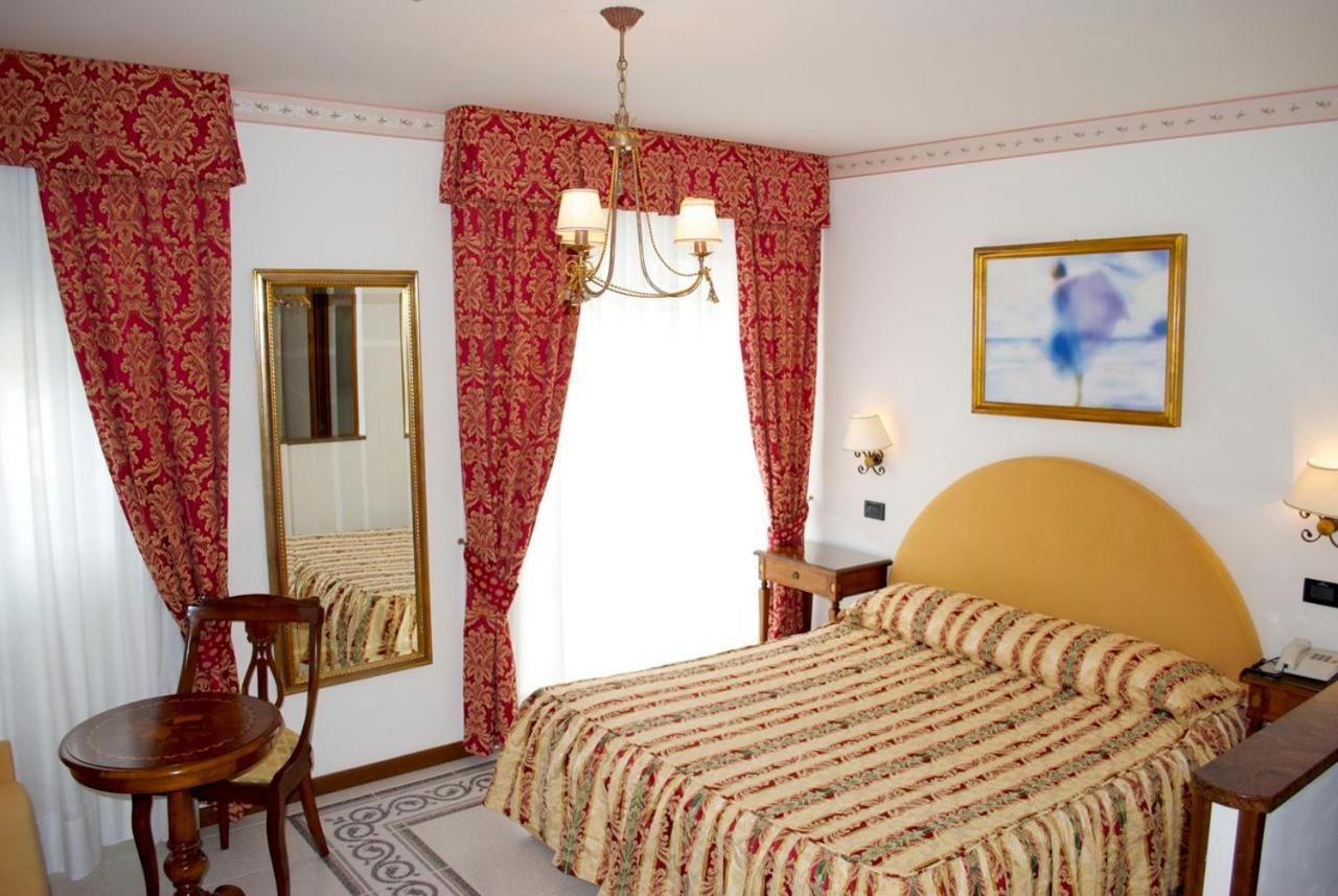 Hotel Miramare Lignano Sabbiadoro Dış mekan fotoğraf